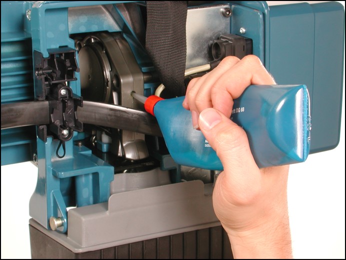 Tower crane gearbox oil change and lubrication